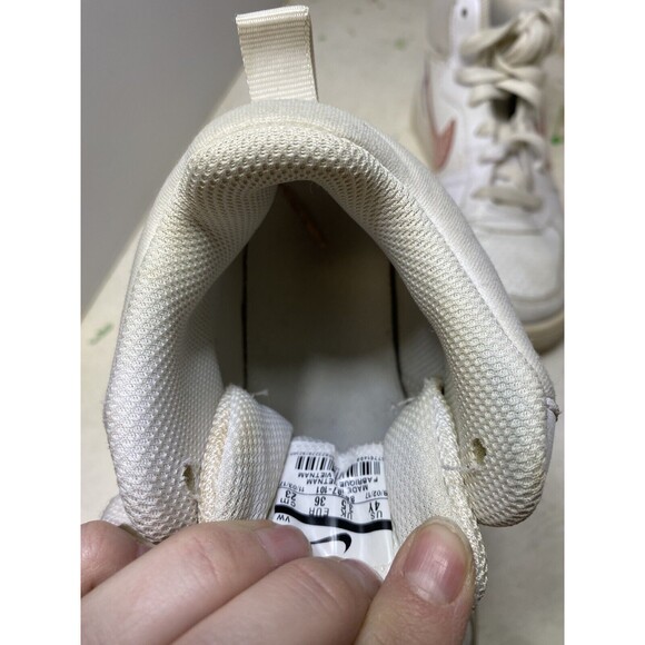 NIKE COURT BOROUGH 845107-101 SIZE 4Y WHITE PINK YOUTH SHOES 2017 - Picture 9 of 10